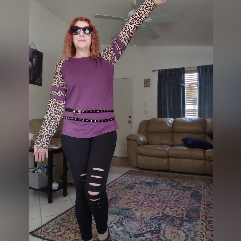 Long sleeve leopard Shirt. Think Spring - Picture 3 of 4